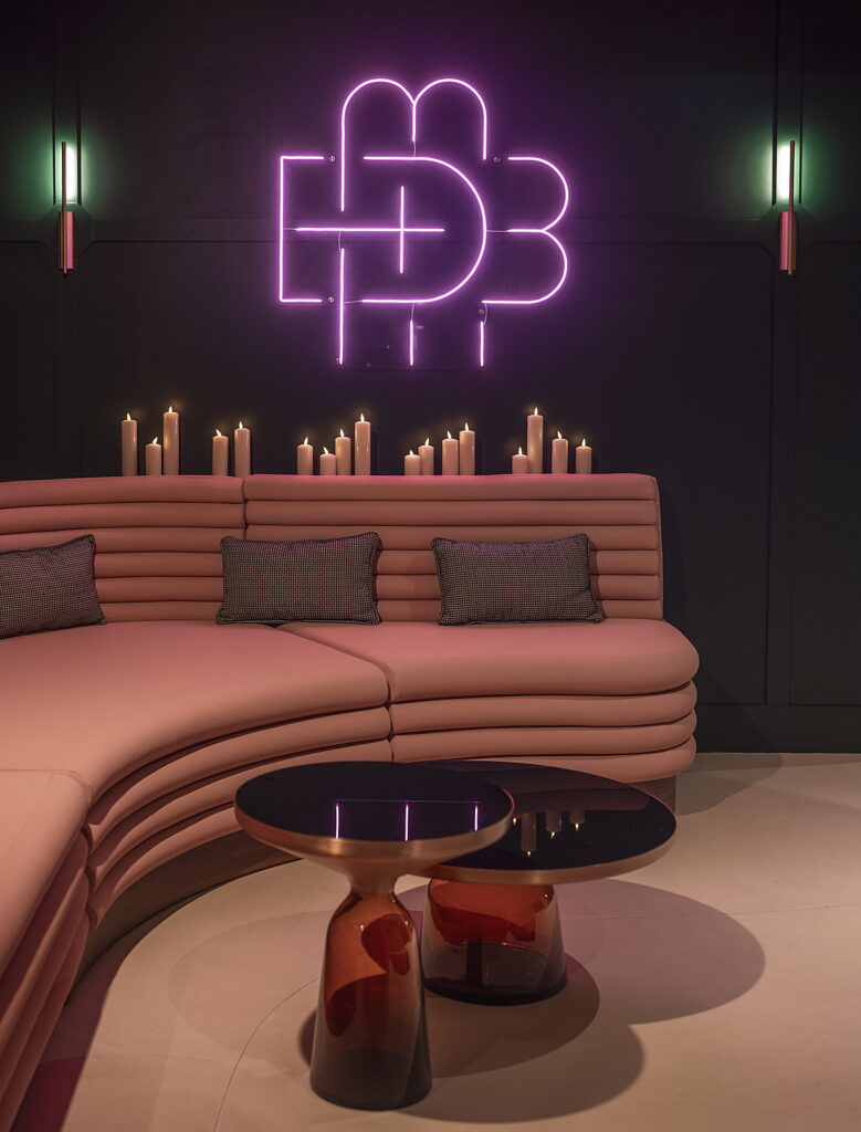 Endroit repos de l’hôtel Boudoir des Muses avec vue sur le logo