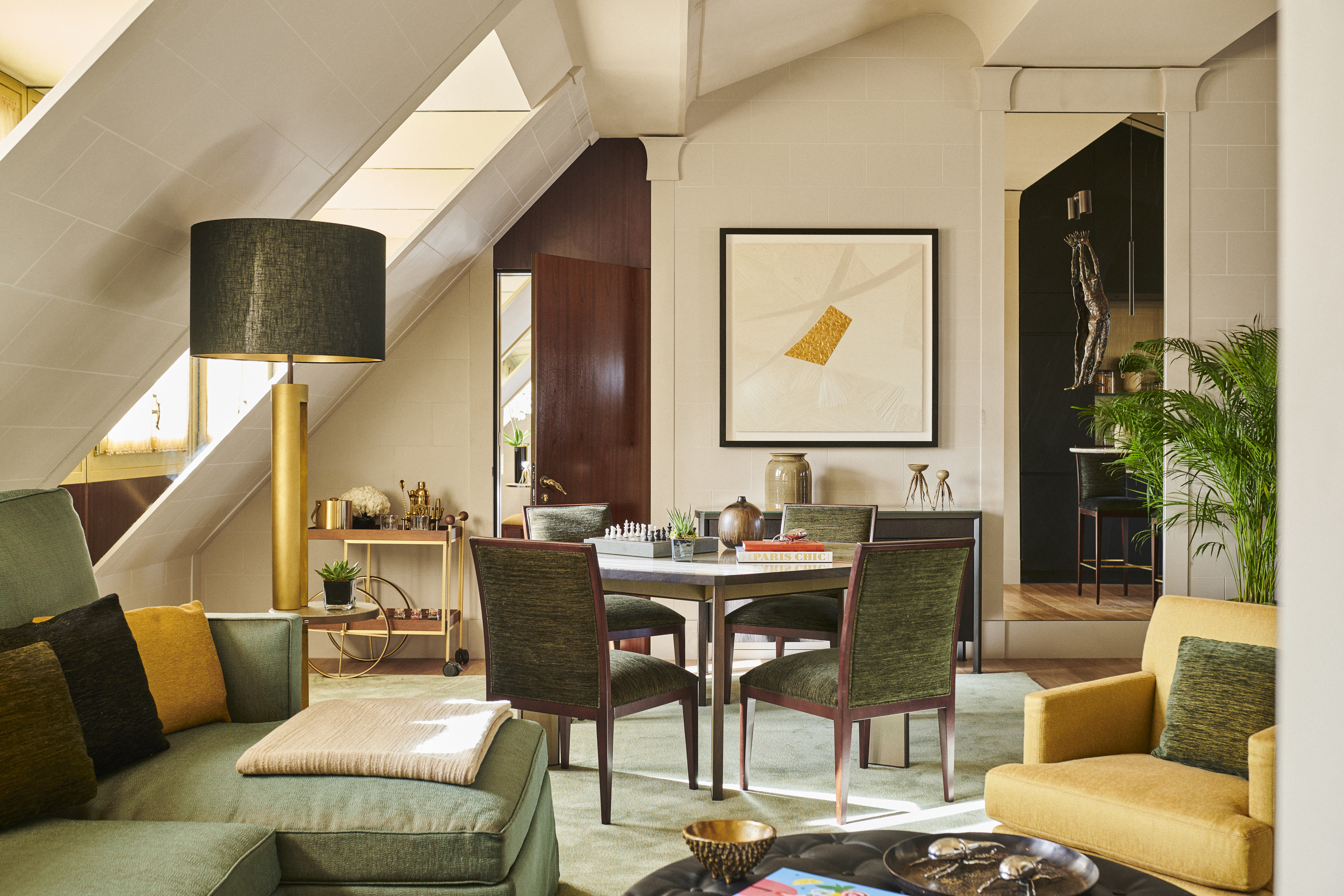 Jete de canapé dans l'appartement du Park Hyatt Paris Vendôme