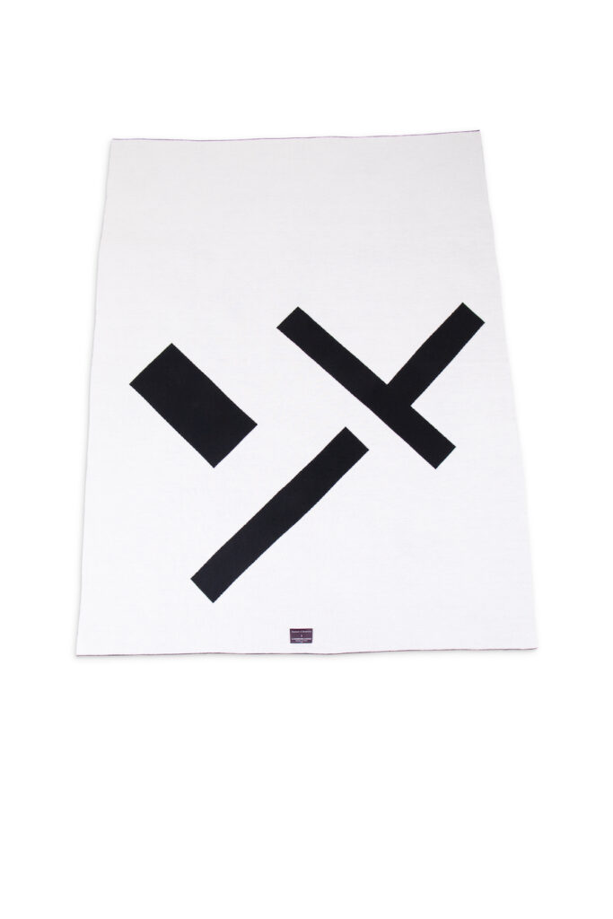 Plaid en laine mérinos noir et blanc aux motifs graphiques, création textile pour la galerie Ceysson & Bénétière - Oeuvre by Floquet