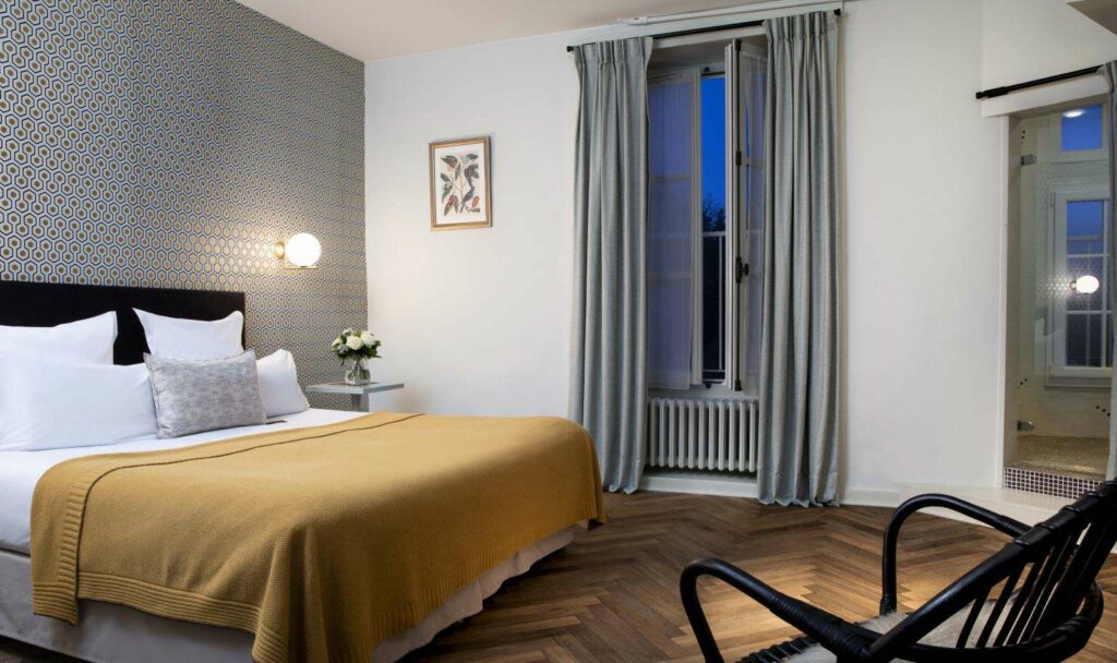 Suite du Mans Country Club avec décoration textile haut de gamme sur-mesure fabriqué en France