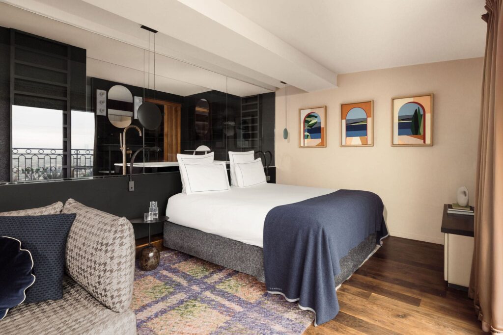 Chambre design avec jeté de lit réalisé par La Maison de la Maille